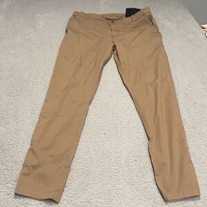 Lululemon Commission Pant Classic size 36
Artifact